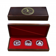 Набор из трех медалей "Казанский Кремль-Болгар-Свияжск" серебро в дереве