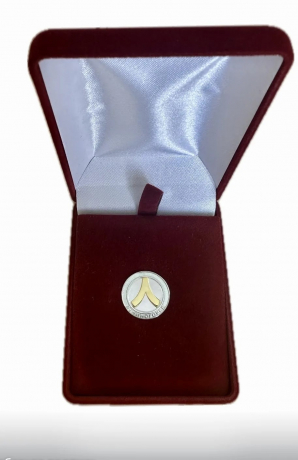 Нагрудный знак "Л" (Лениногорск)